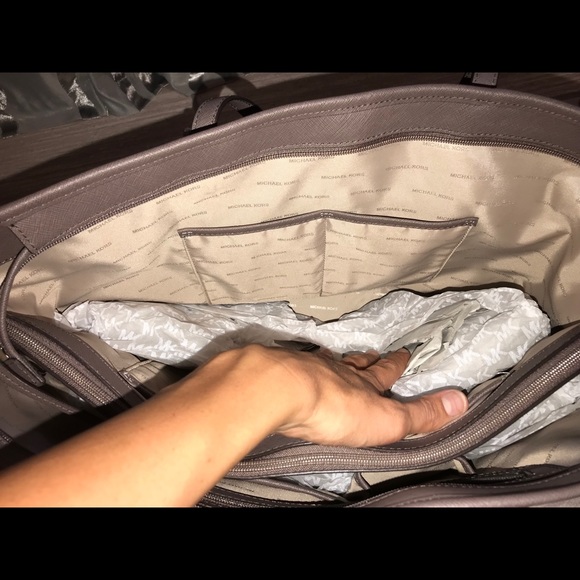 Michael Kors Jet Set tote - Picture 7 of 8